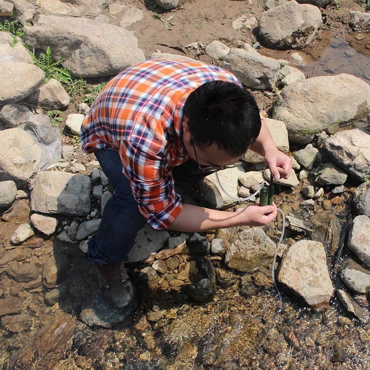 Outdoor emergency portable water purification filter
